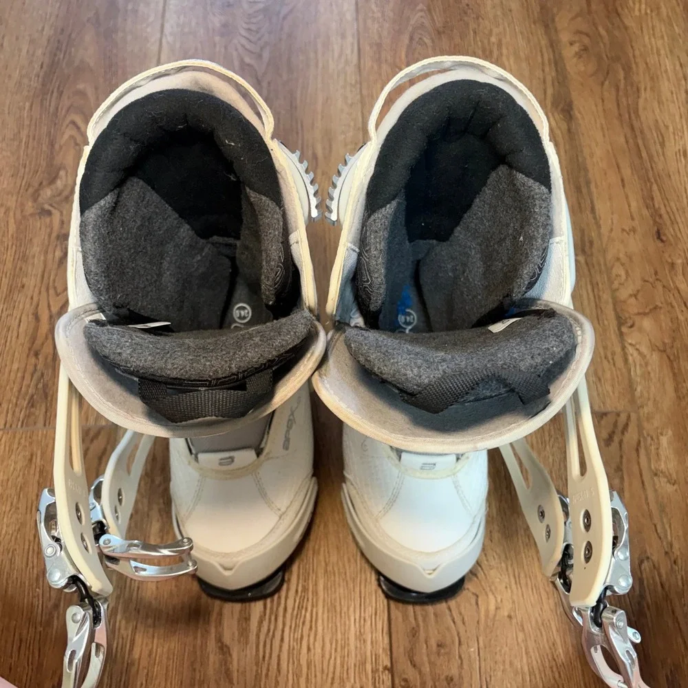 Apex ML-1 women's downhill ski boots Size 24.0 white gray snow boots
